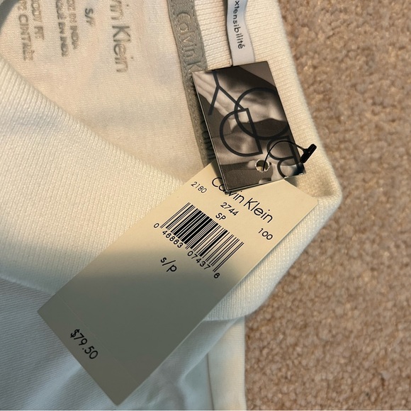 Calvin Klein Short Tee - Picture 2 of 5